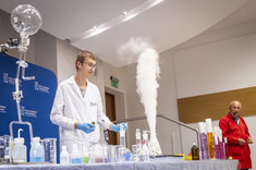 Pokazy chemiczne Koła Naukowego ESPRIT,