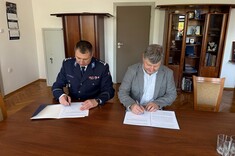 Od lewej: insp.  Andrzej Patrzałek, prof. Piotr Koszelnik,