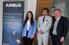 Spotkanie w Airbus; od lewej: Patrycja Paleń, Maciej Dec, Dr Markus Broich,